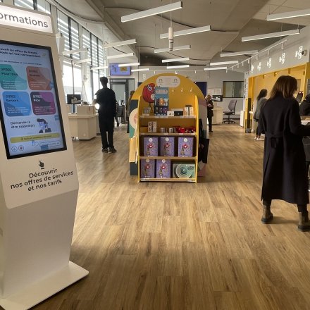 Borne tactile info service La Poste